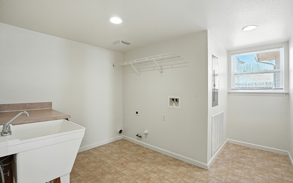 Norton Heights 1390 3x2.5 Laundry Room